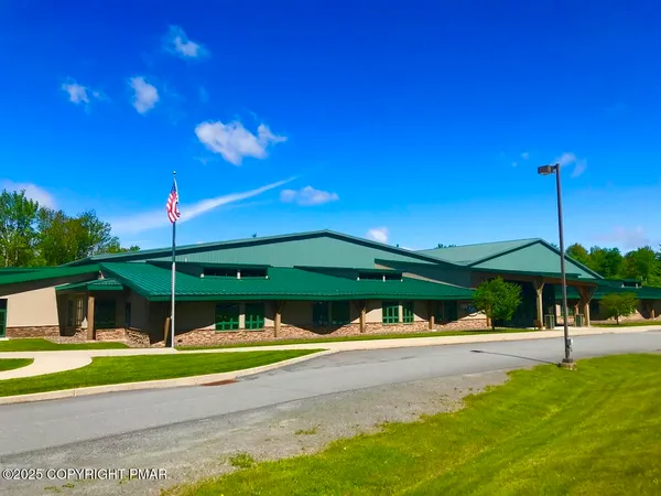 a view of a tennis court