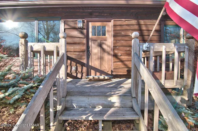 a view of entryway with a front door
