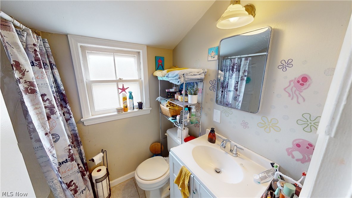 3555 Gridley Road Shaker Heights, OH 44122 - Photo 46 of 50 3rd floor unit bathroom