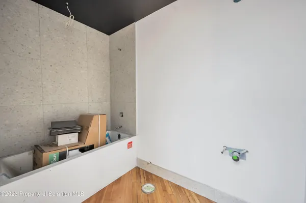 $2,300 | 430-438 Penn Avenue, Unit 213, Scranton, PA 18503
