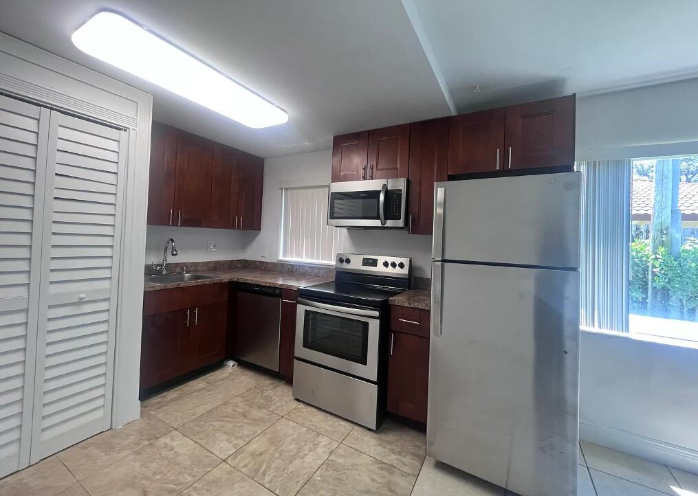 520 Northeast 44th Street Boca Raton, FL 33431 - Photo 4 of 4 520