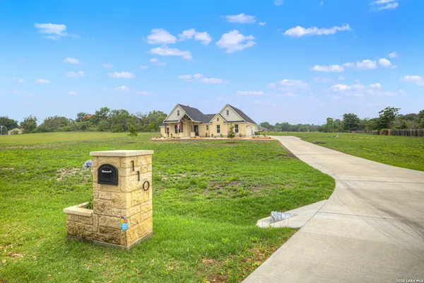$750,000 | 110 Lake Village Road, Seguin, TX 78155