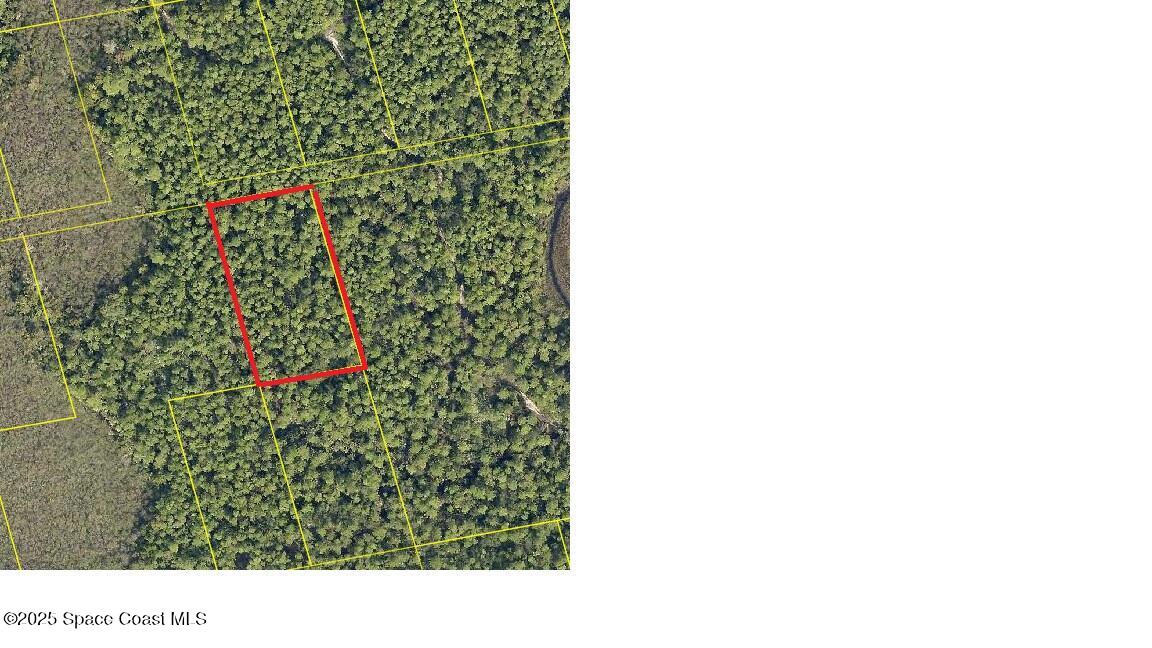 a black and white photo of a room