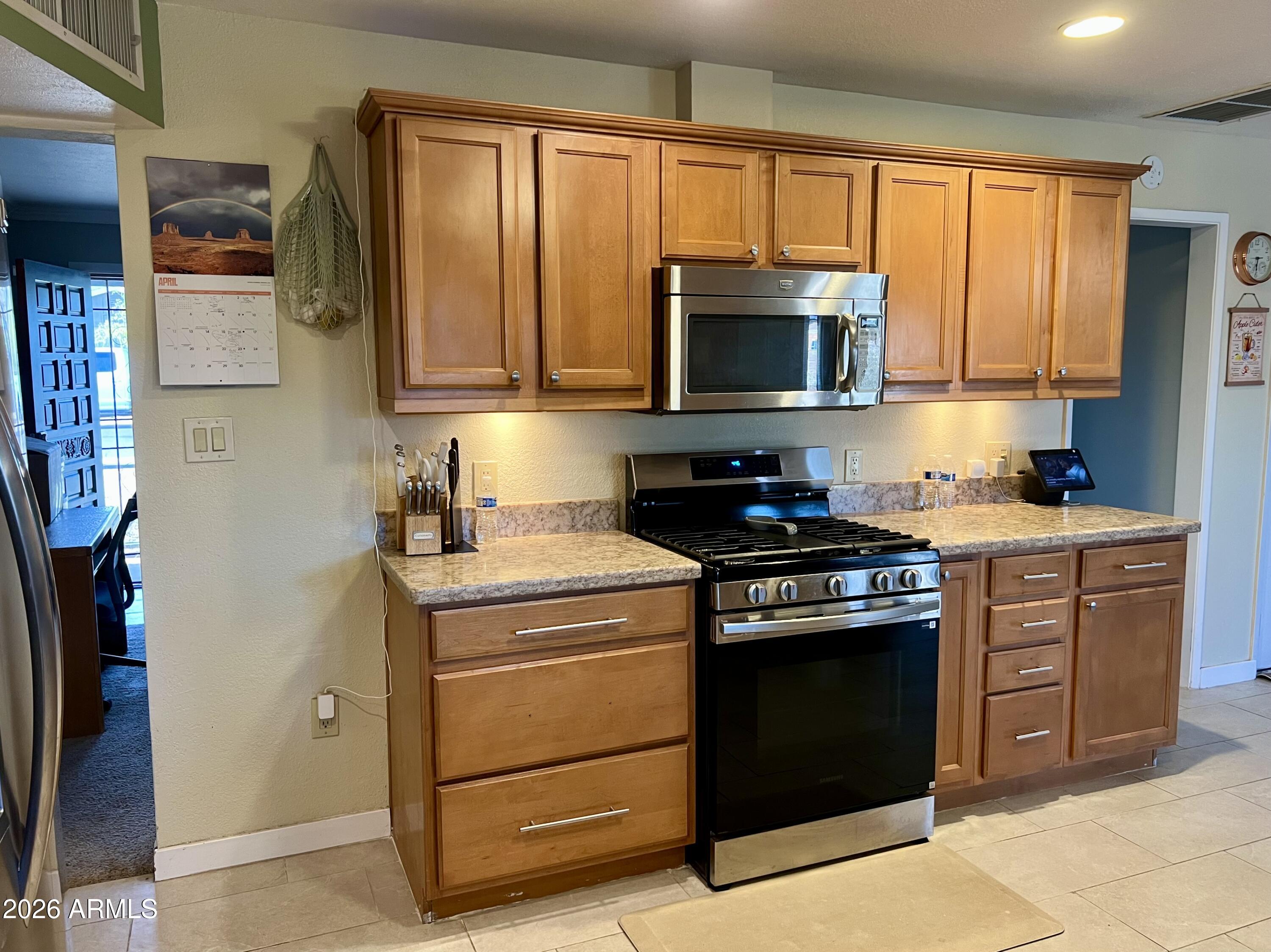 2439 West Freeway Lane Phoenix, AZ 85021 - Photo 8 of 28 IMG_7661