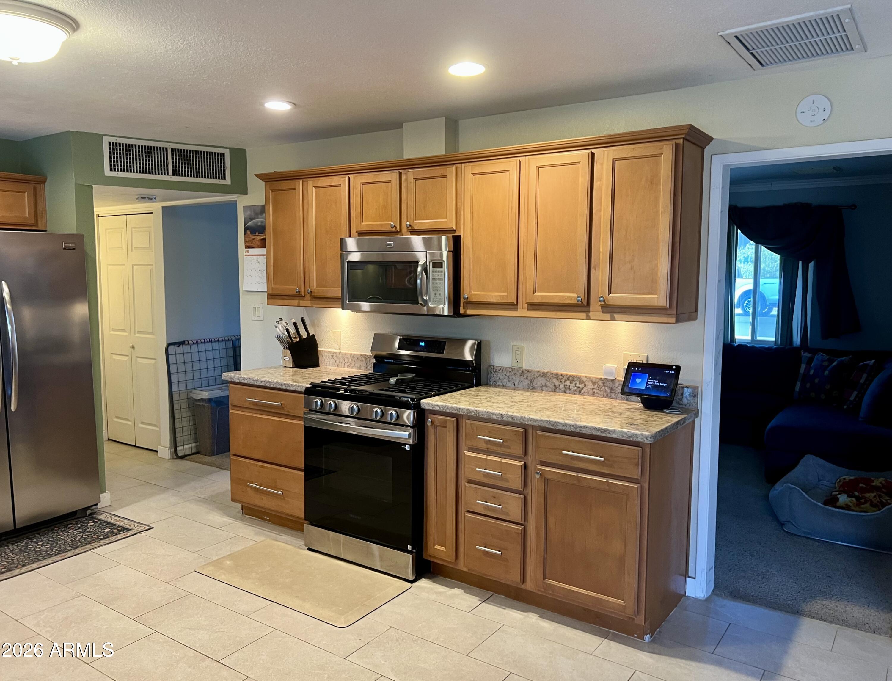 2439 West Freeway Lane Phoenix, AZ 85021 - Photo 9 of 28 IMG_7658