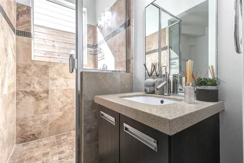 $435,000 | 5715 Larkin Street, Unit D, Houston, TX 77007