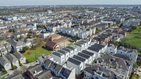 $435,000 | 5715 Larkin Street, Unit D, Houston, TX 77007