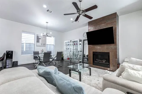 $435,000 | 5715 Larkin Street, Unit D, Houston, TX 77007