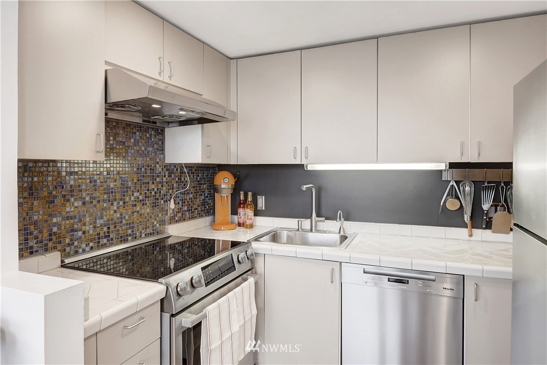 2125 1st Avenue, Unit 1102 Seattle, WA 98121 - Photo 8 of 34
