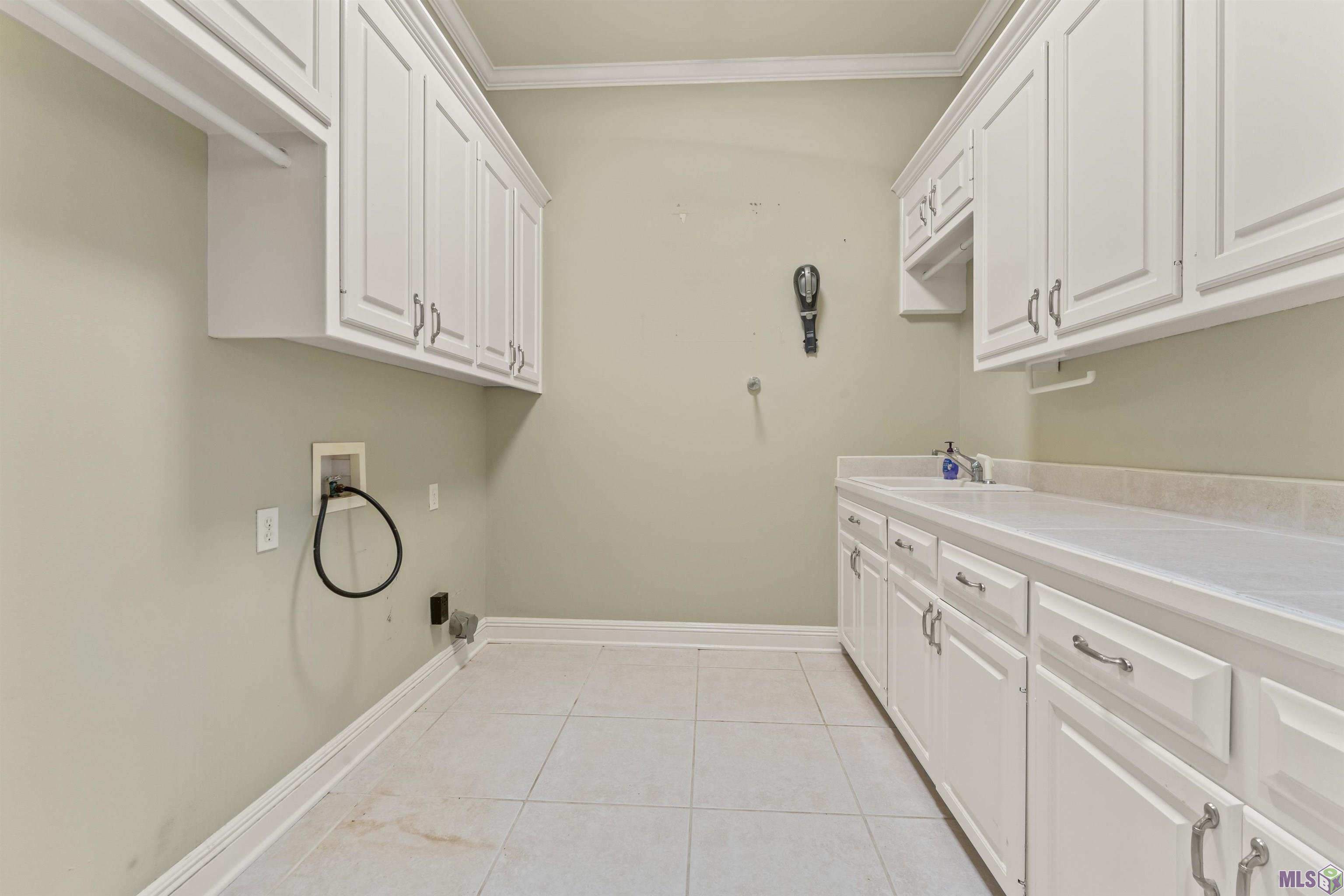 36408 Rue Lamonte Prairieville, LA 70769 - Photo 24 of 40 large Laundrey room