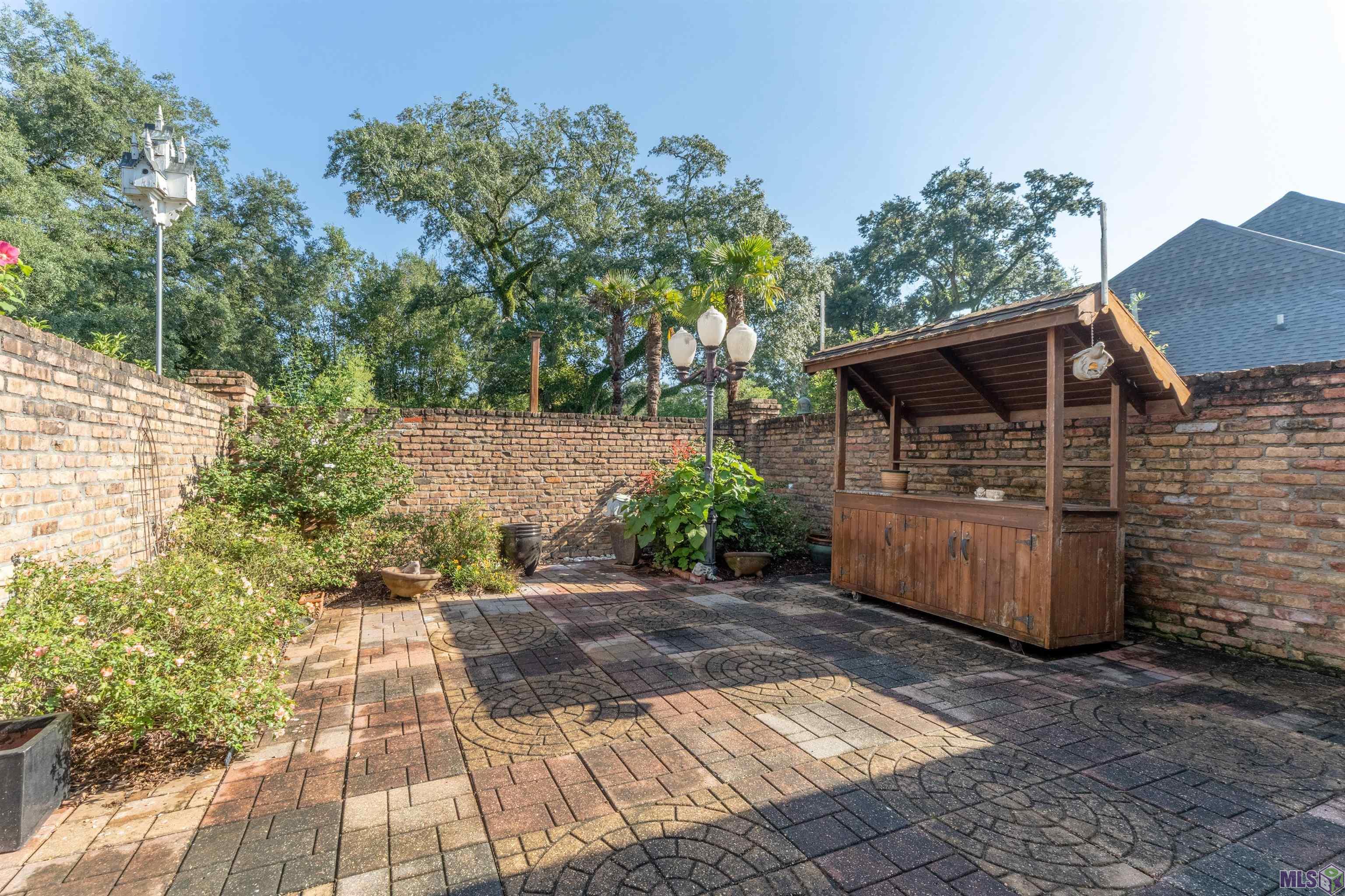36408 Rue Lamonte Prairieville, LA 70769 - Photo 32 of 40 Courtyard off office