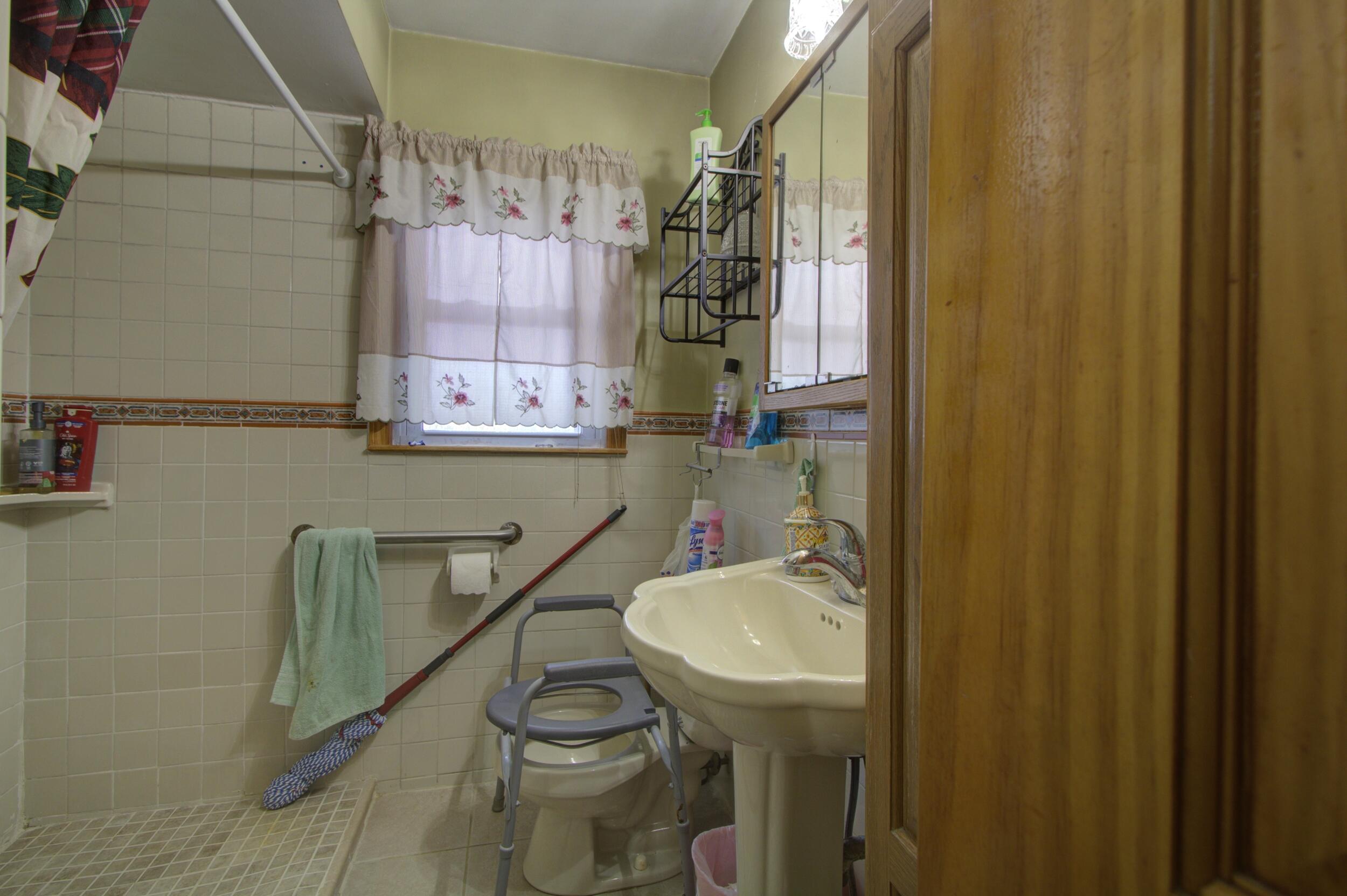 3891 56th Street Southwest Wyoming, MI 49418 - Photo 16 of 18 19_img_1391_2_3