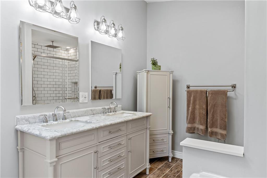 830 Shadycrest Road Pittsburgh, PA 15216 - Photo 11 of 25 Gallery Image 11