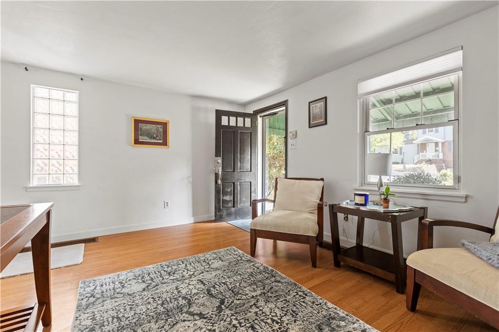 830 Shadycrest Road Pittsburgh, PA 15216 - Photo 4 of 25 Gallery Image 4