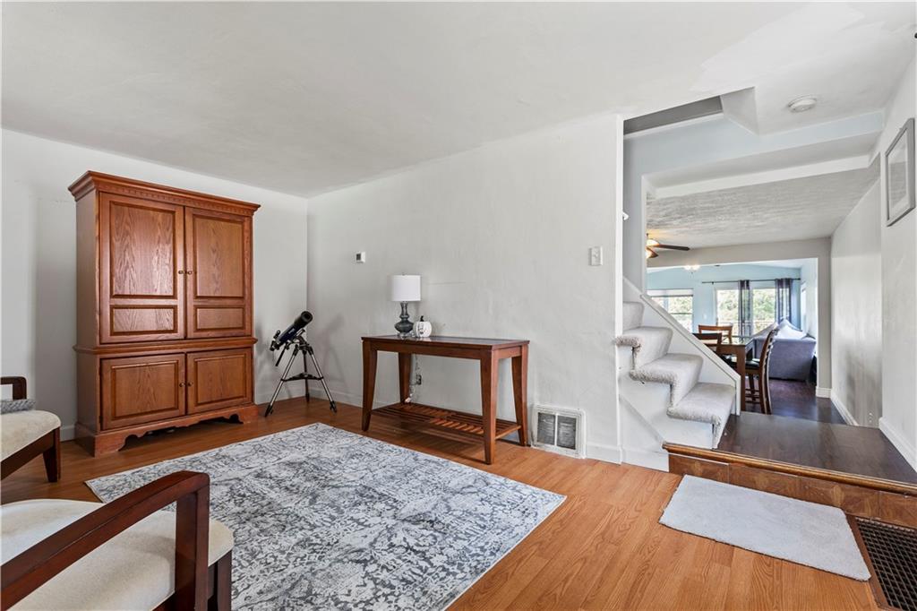 830 Shadycrest Road Pittsburgh, PA 15216 - Photo 5 of 25 Gallery Image 5