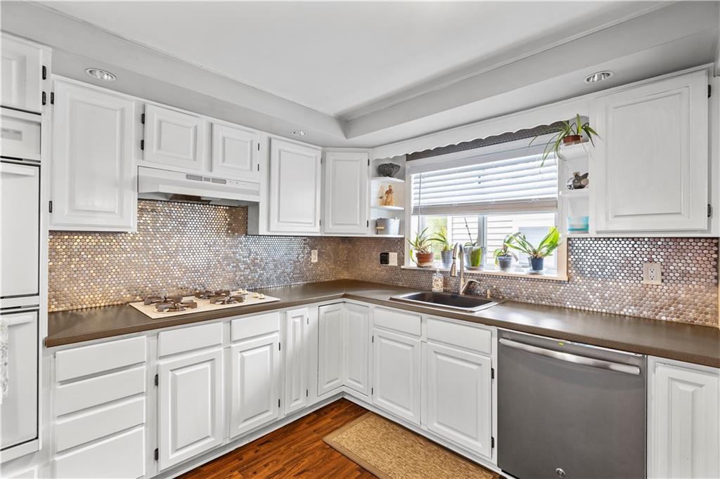 830 Shadycrest Road Pittsburgh, PA 15216 - Photo 6 of 25 Gallery Image 6