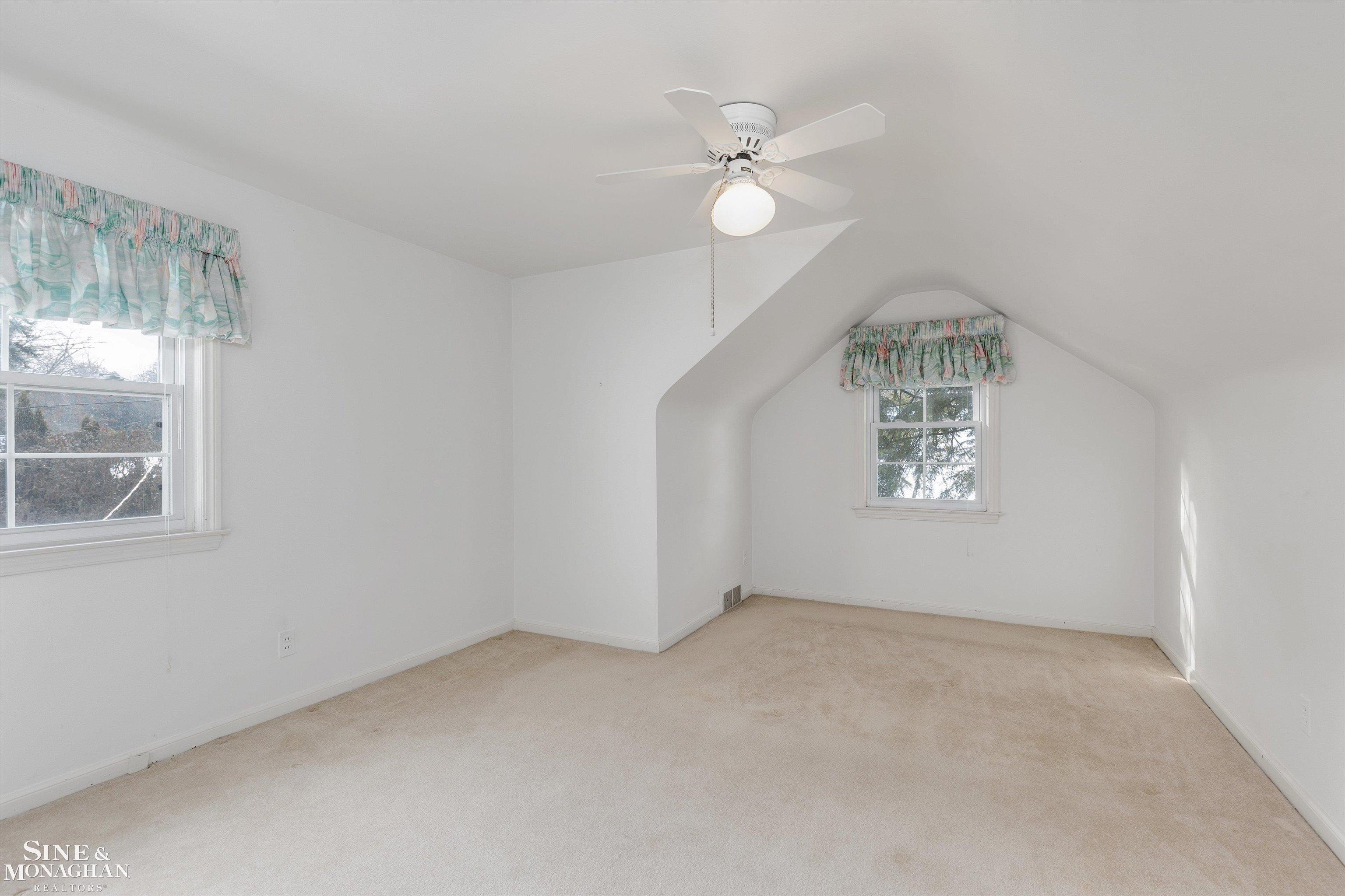 262 Stephens Road Grosse Pointe, MI 48236 - Photo 27 of 33 50166432-deac63d4-6678-4f47-a7d6-49f3bd173a6a.JPG