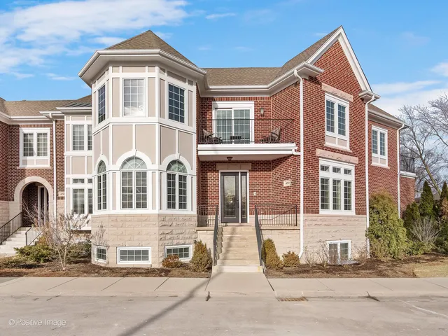 $749,999 | 1454 East Northwest Highway, Arlington Heights, IL 60004