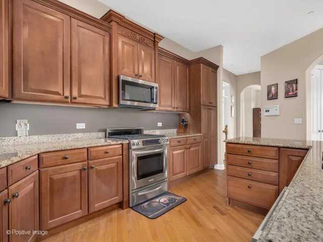 $749,999 | 1454 East Northwest Highway, Arlington Heights, IL 60004