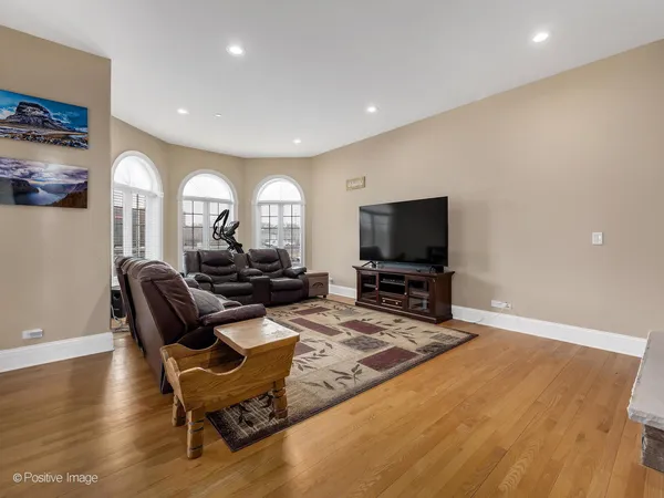 $724,900 | 1454 East Northwest Highway, Arlington Heights, IL 60004