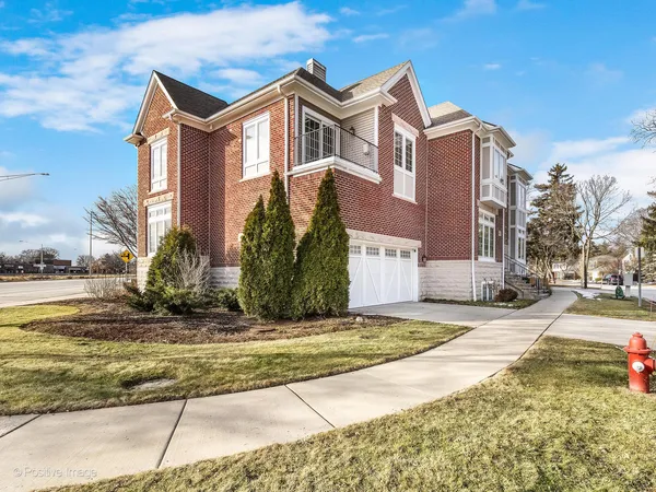 $724,900 | 1454 East Northwest Highway, Arlington Heights, IL 60004