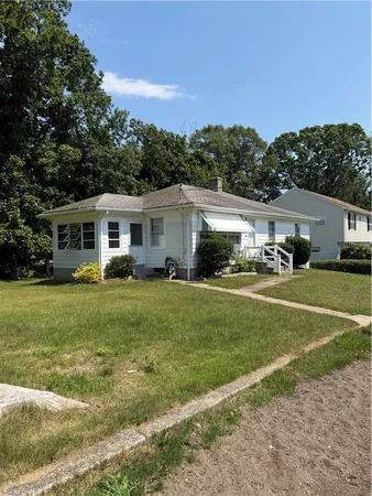 $2,500 | 101 Iroquois Road, Cumberland, RI 02864