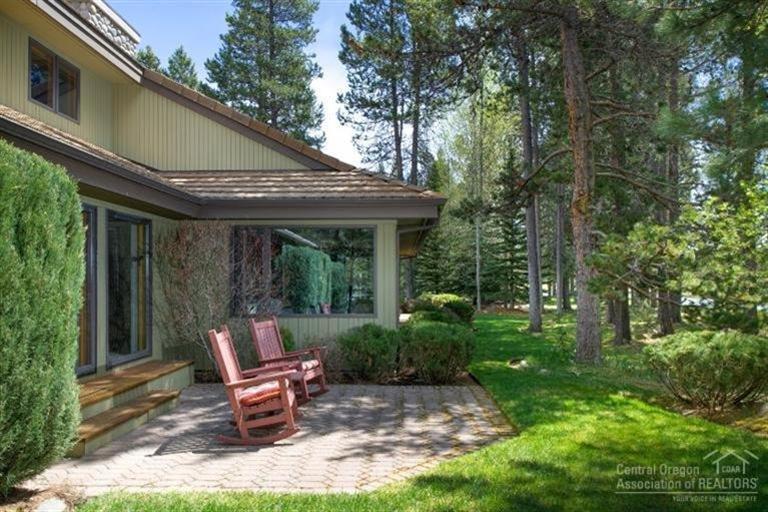 12 North Course Lane Sunriver, OR 97707 - Photo 10 of 18 Beautiful mornings and intimate evenings
