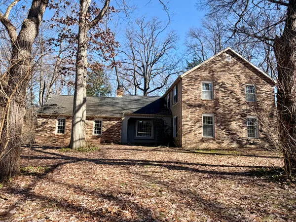 a view of house with a yard