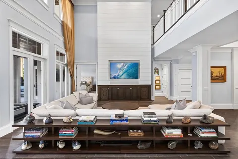 a view of entryway livingroom and hall