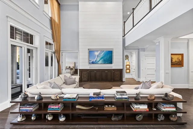 a view of entryway livingroom and hall