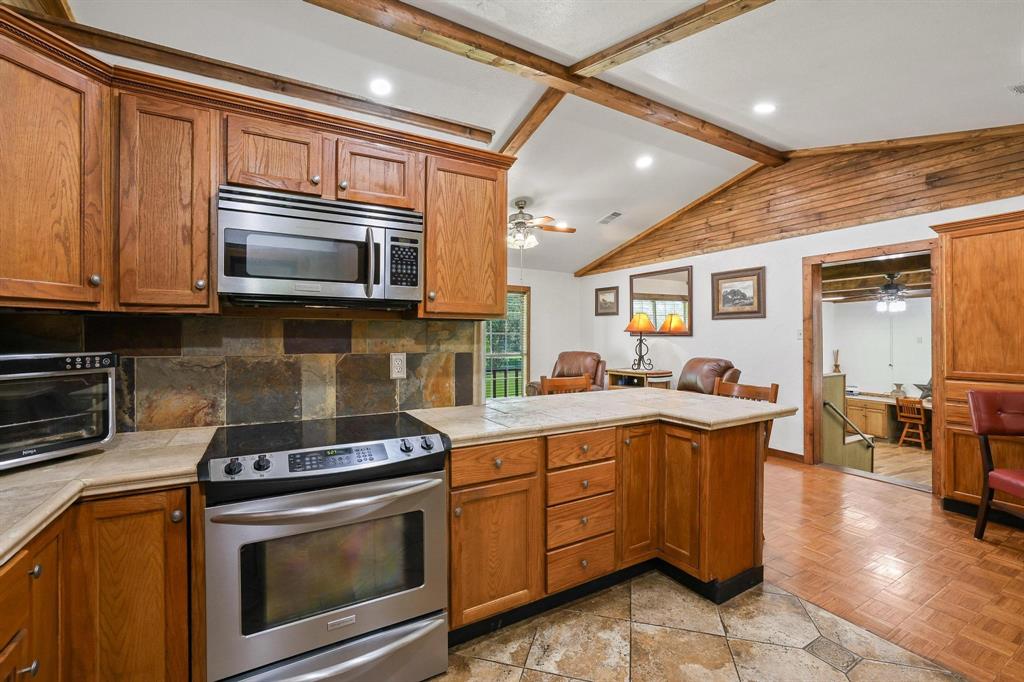 1045 Middle Road Denison, TX 75021 - Photo 6 of 39