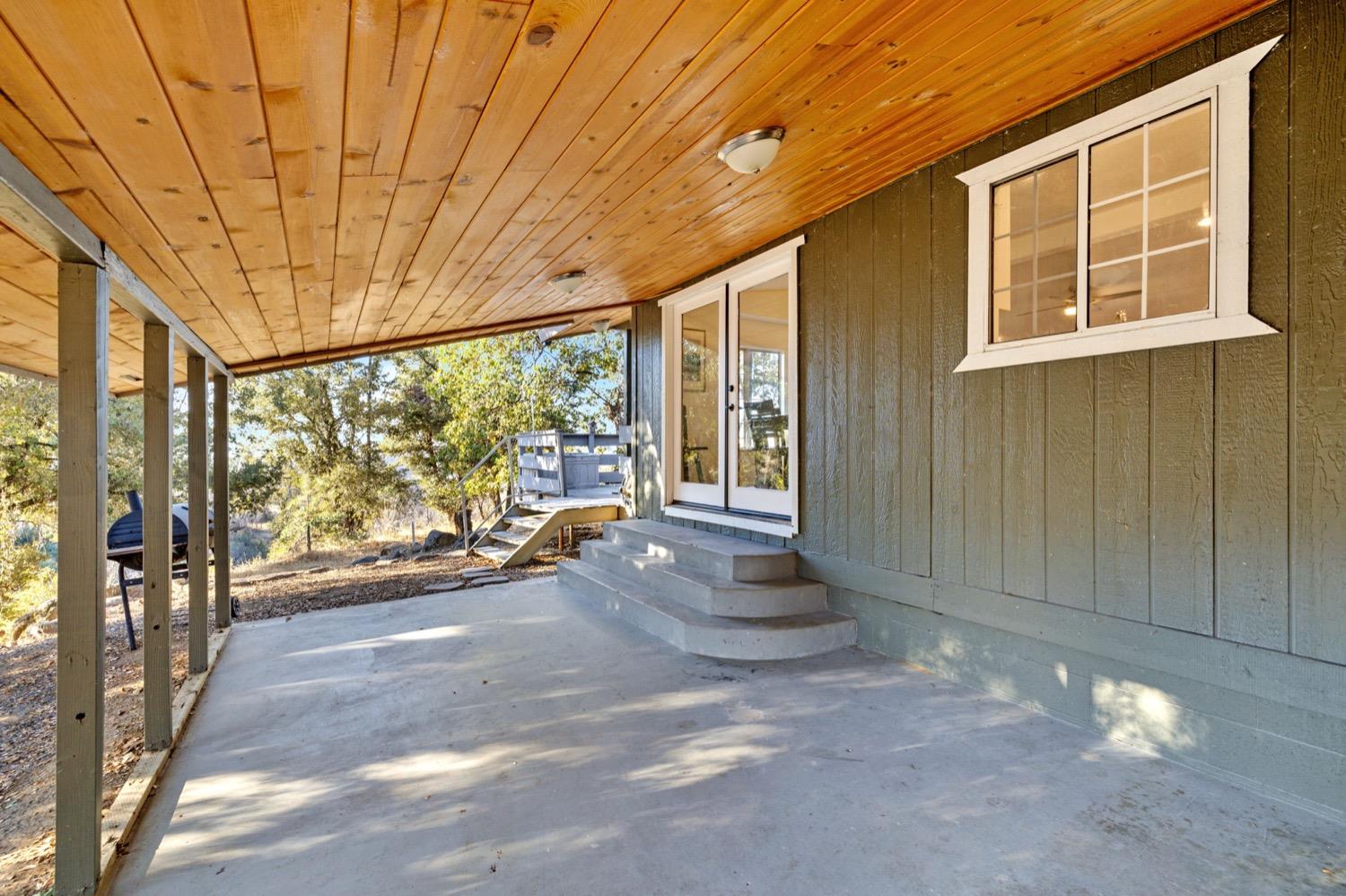 36696 Peterson Road Auberry, CA 93602 - Photo 22 of 34 a view of empty room with windows and city view