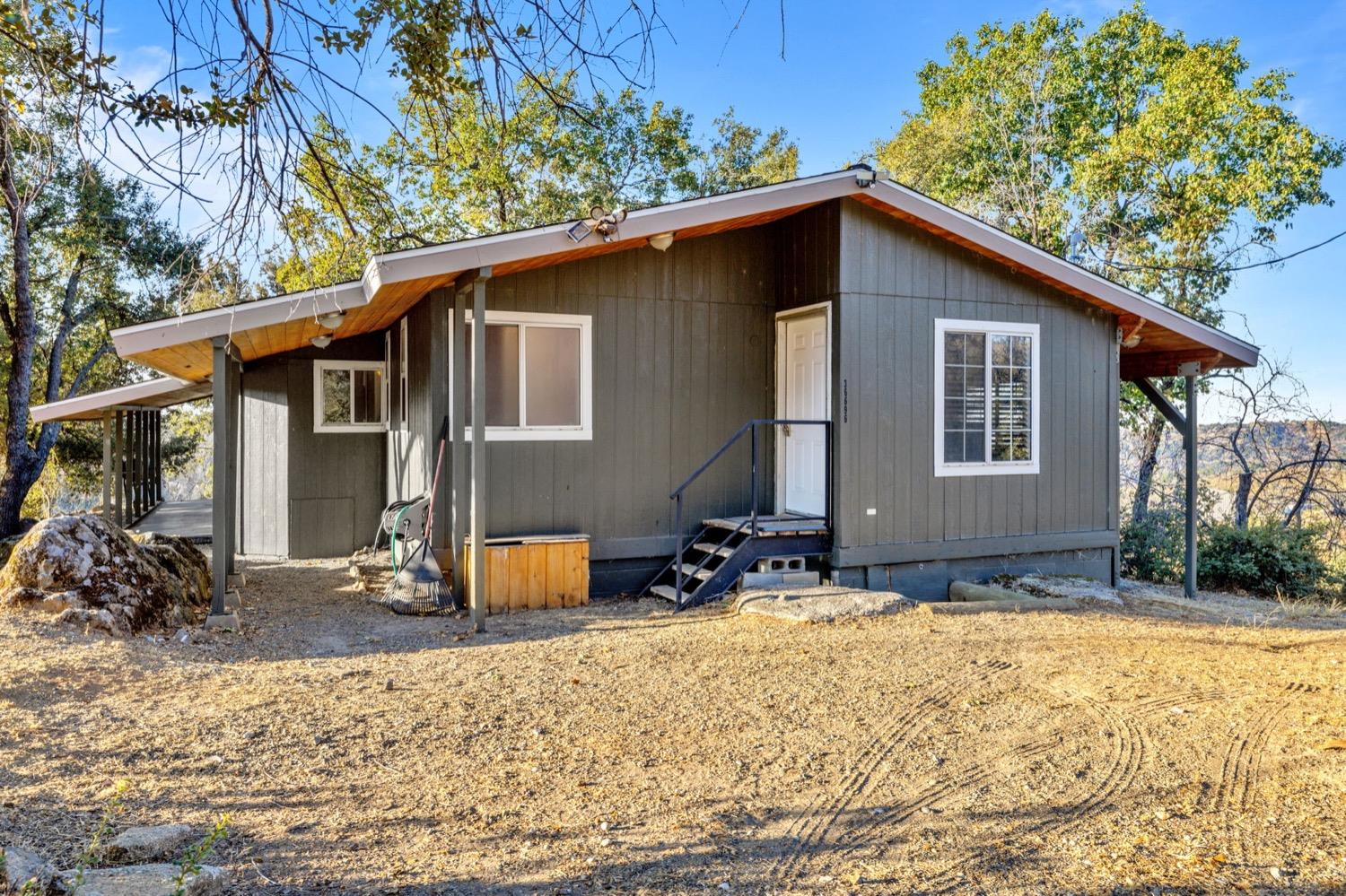 36696 Peterson Road Auberry, CA 93602 - Photo 26 of 34 a backyard of a house with table and chairs