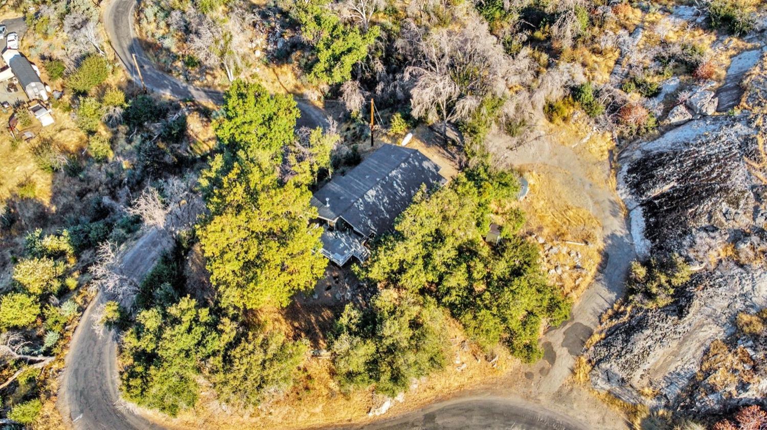 36696 Peterson Road Auberry, CA 93602 - Photo 30 of 34 a yard with a tree