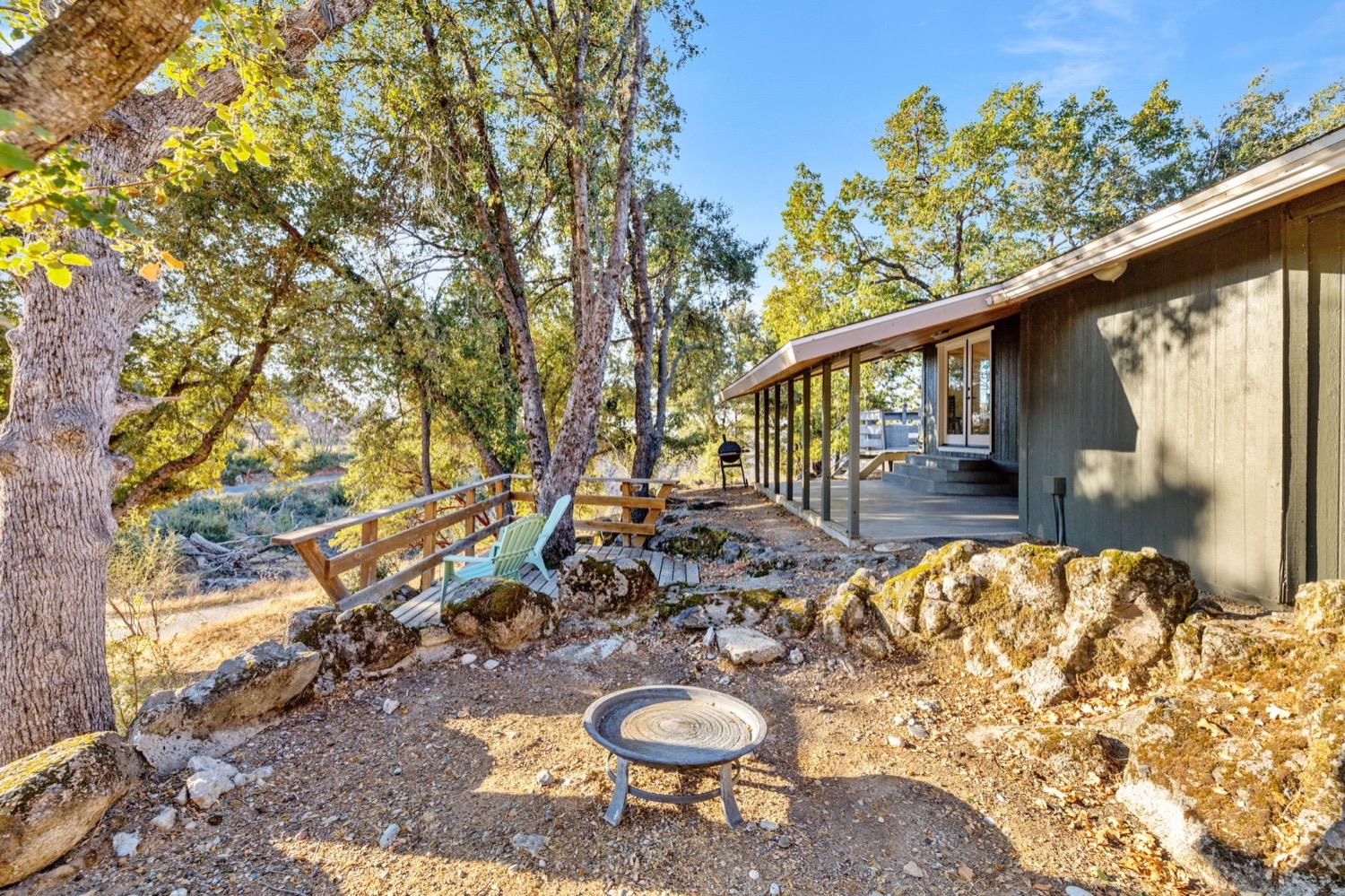 36696 Peterson Road Auberry, CA 93602 - Photo 34 of 34 a backyard of a house with table and chairs