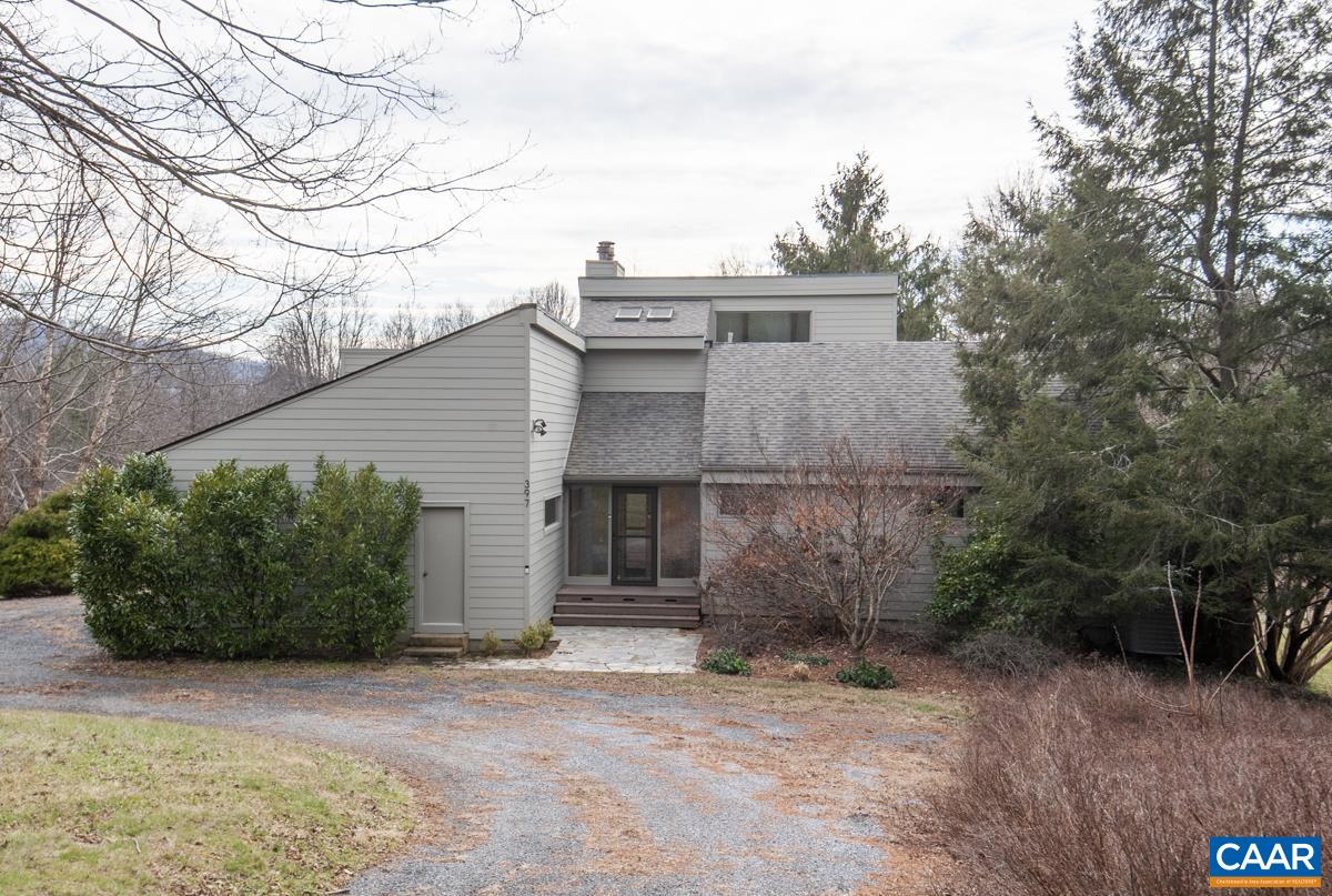 397 Rodes Valley Drive Nellysford, VA 22958 - Photo 4 of 46 a view of a house with a dry space