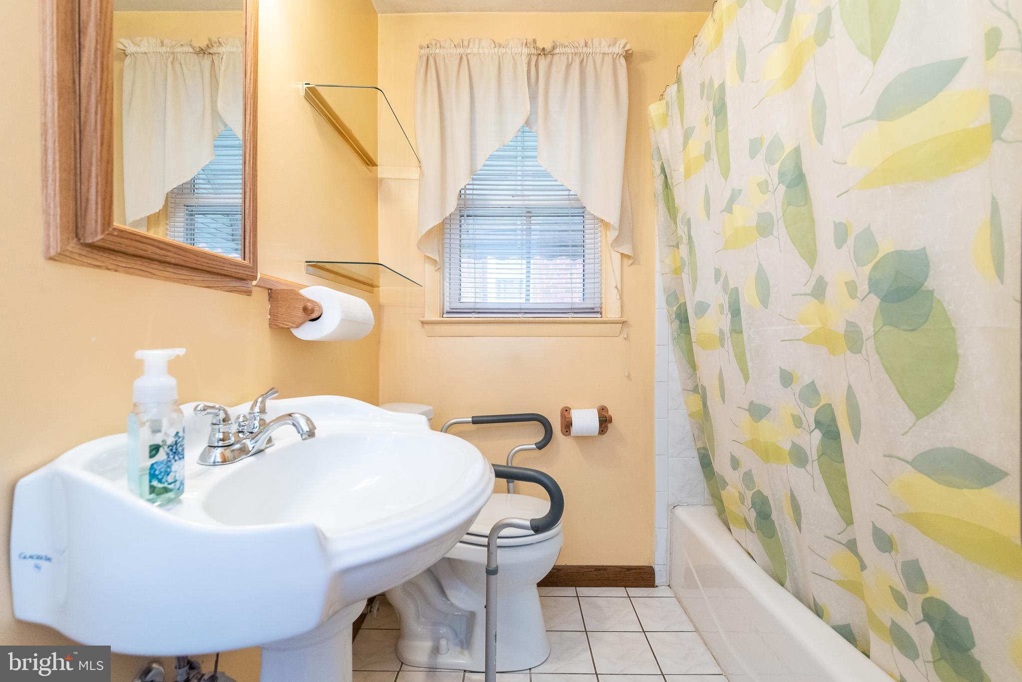 8230 Old Harford Road Baltimore, MD 21234 - Photo 21 of 39 Main level bath