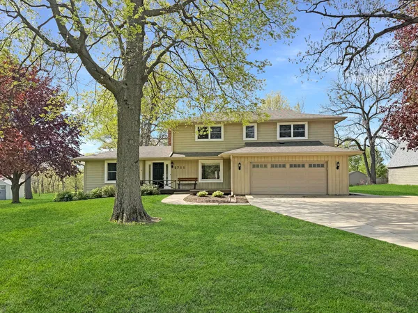 $320,000 | 2711 Royal Oaks Drive, Freeport, IL 61032