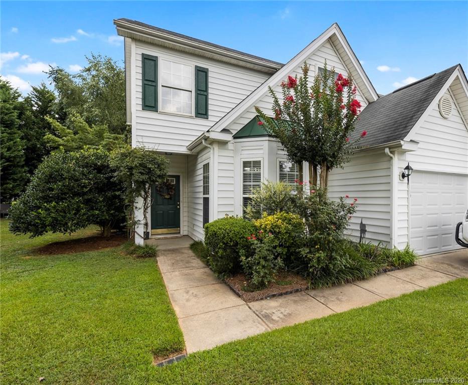 2511 Fossil Stone Lane Fort Mill, SC 29708 - Photo 2 of 34 a front view of a house with a garden