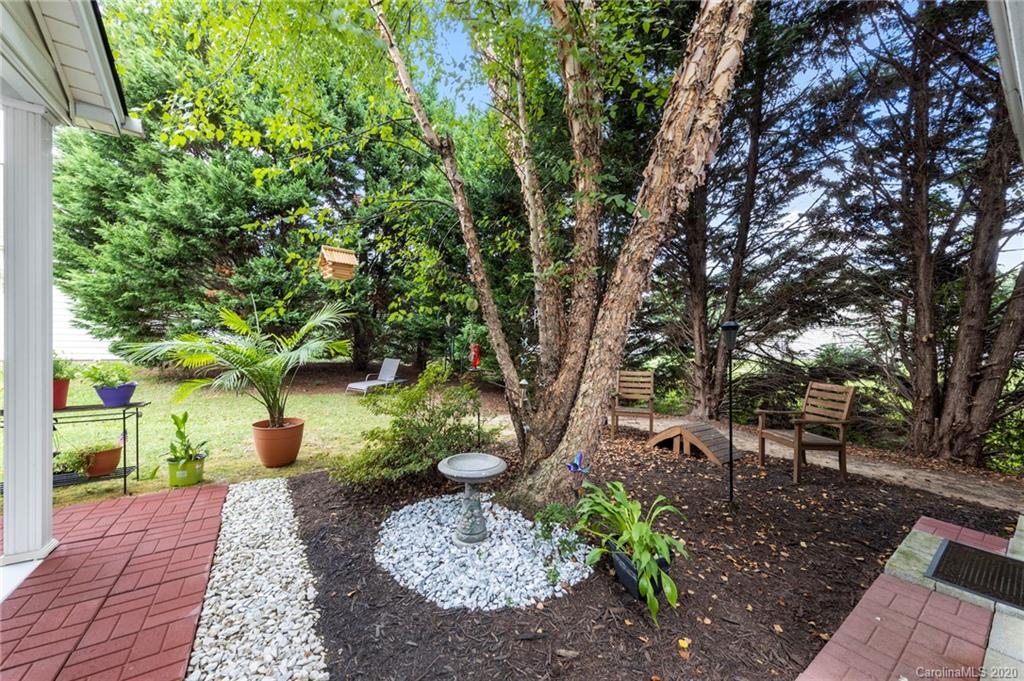 2511 Fossil Stone Lane Fort Mill, SC 29708 - Photo 31 of 34 a view of a backyard