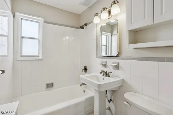 $2,275 | 6 West Roselle Avenue, Roselle Park, NJ 07204