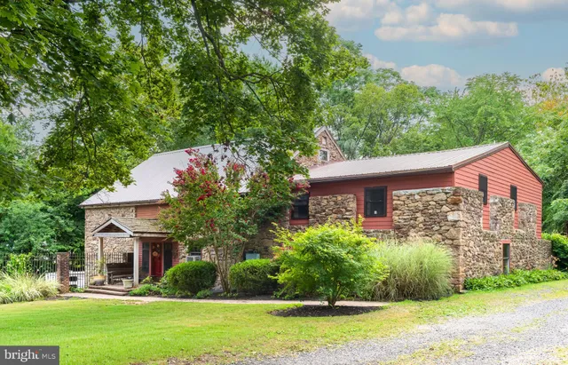 $899,900 | 18 Pheasant Road, Norristown, PA 19403