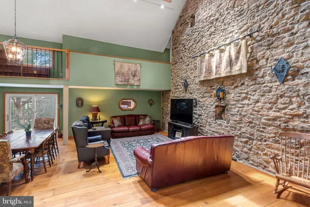 $899,900 | 18 Pheasant Road, Norristown, PA 19403