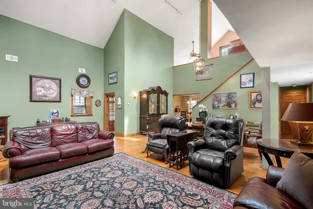 $899,900 | 18 Pheasant Road, Norristown, PA 19403