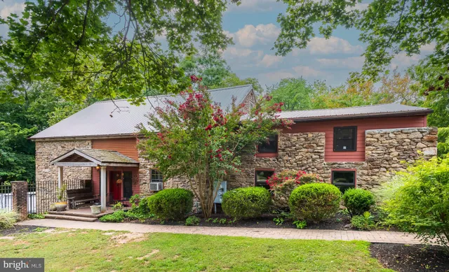 $899,900 | 18 Pheasant Road, Norristown, PA 19403