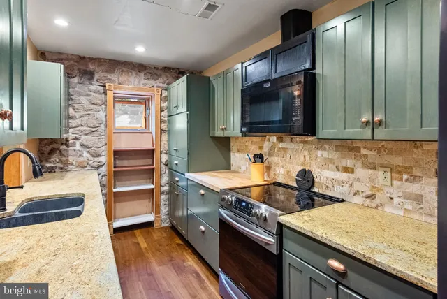 $899,900 | 18 Pheasant Road, Norristown, PA 19403