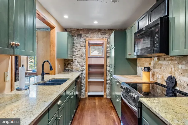 $899,900 | 18 Pheasant Road, Norristown, PA 19403