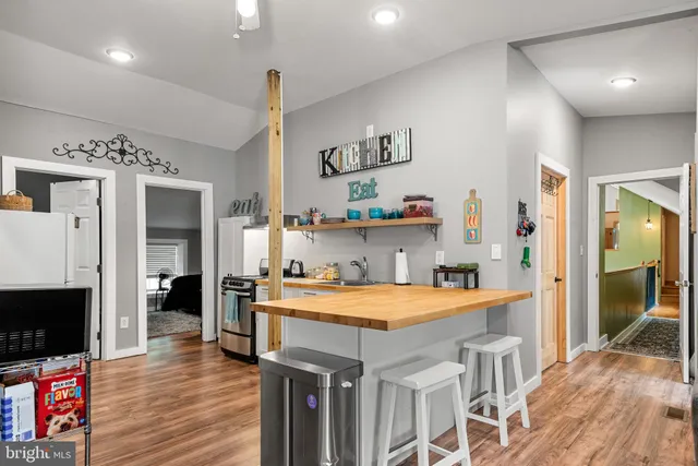 $899,900 | 18 Pheasant Road, Norristown, PA 19403