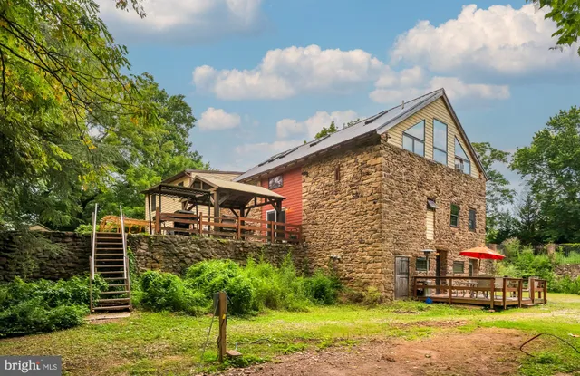 $899,900 | 18 Pheasant Road, Norristown, PA 19403