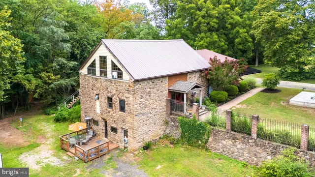 $899,900 | 18 Pheasant Road, Norristown, PA 19403